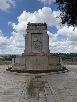 Park na przeciwko Piazza Vittorio Emanuele - Locorotondo