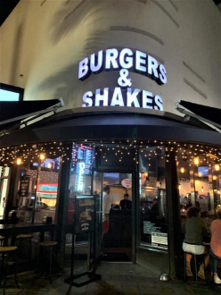 Burgers & Shakes