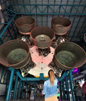 Hala Apollo/ Saturn V