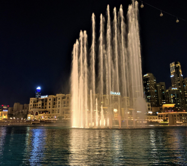 Dubai Fountain nocą